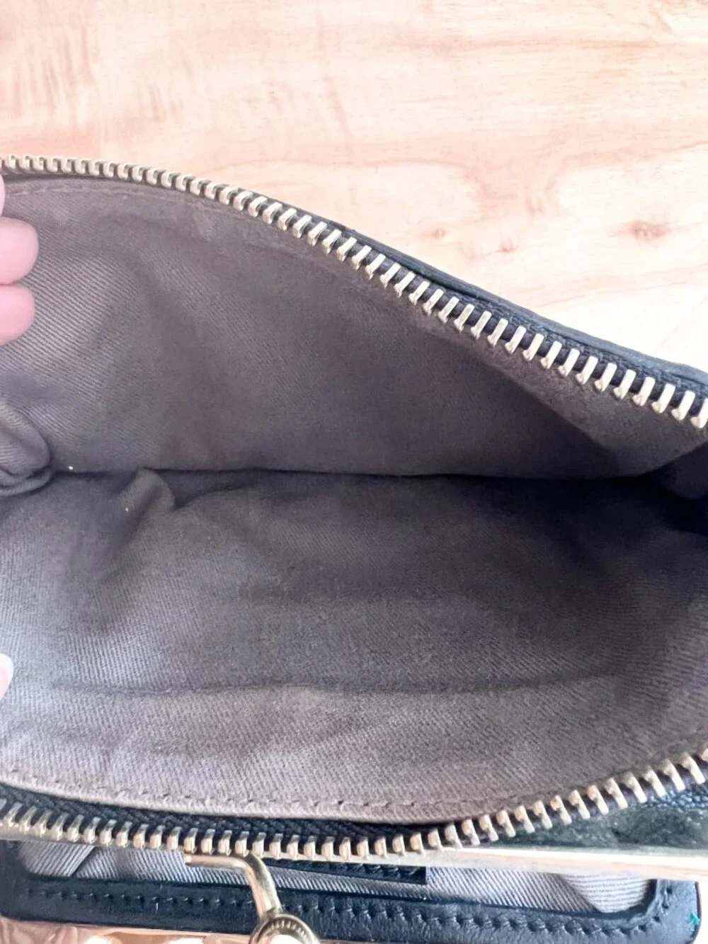 Vintage D&G Dolce Gabbana Black Leather Small Lily Twist Kiss Lock Clutch